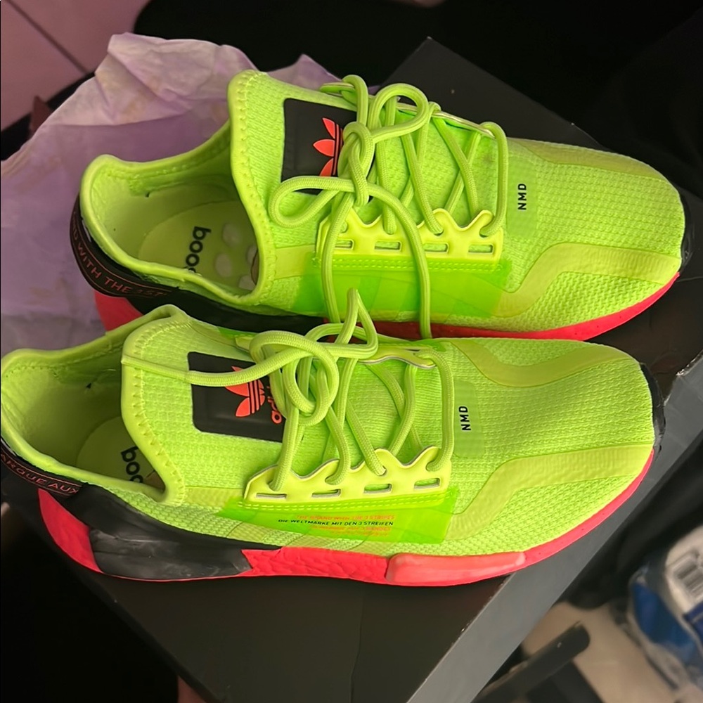 Adidas Green and Pink Sneakers Modern Sporty Design